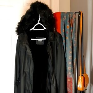 🌺Moving Sale!🪴 Black Faux Fur lined rain coat
